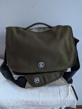 Crumpler 7 Million Dollar Messenger Sling 13L - Rifle Green